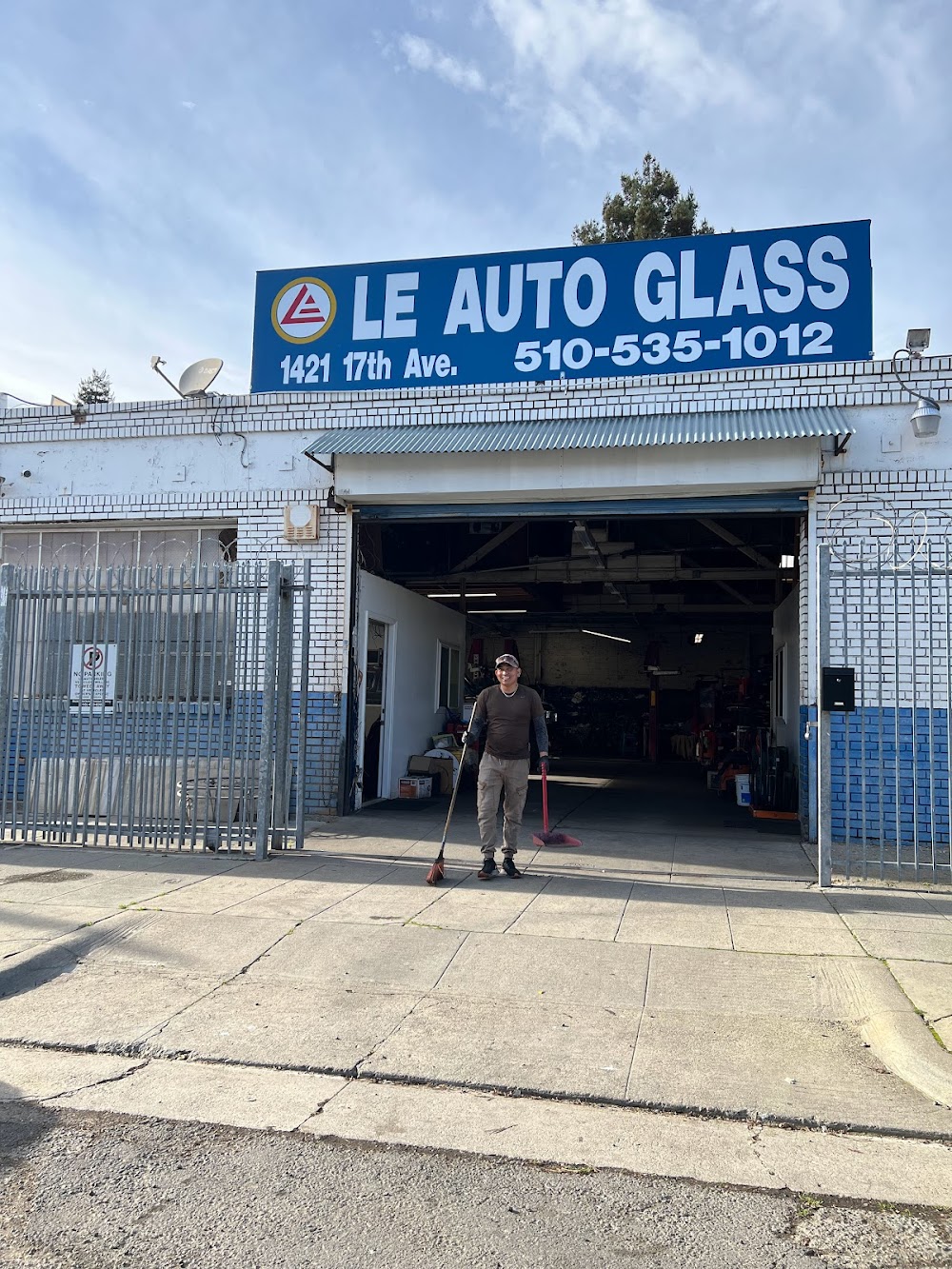 Le Auto Glass