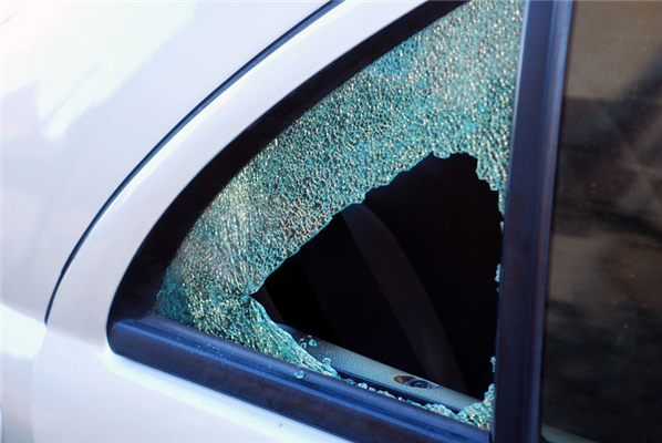 LOW PRICE AUTO GLASS REPAIR SHOP OAKLAND